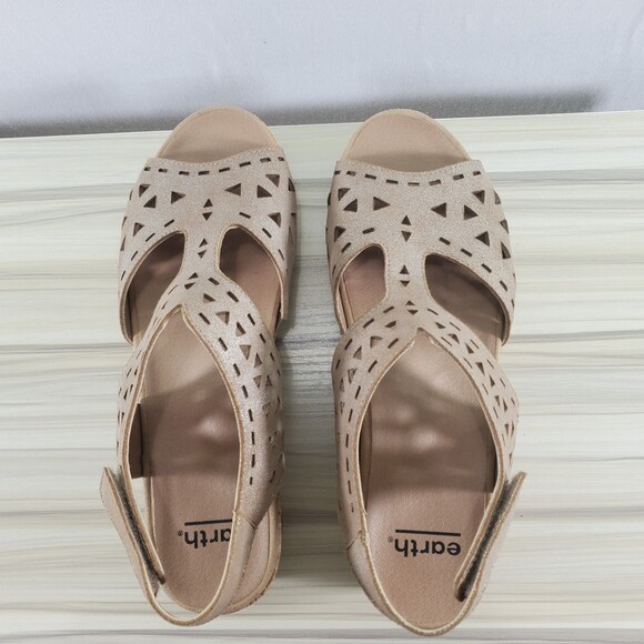 Earth Buran Rosa 8.5 Ecru Leather Wedge Sandal T Strap Ankle Cork Cut Out - Picture 3 of 13